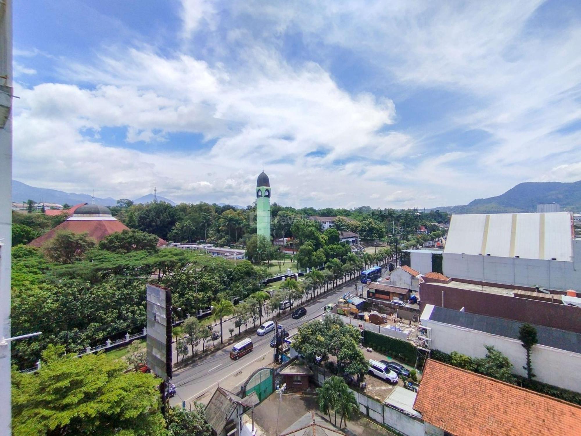 Modern Design At Harvard Jatinangor By Travelio